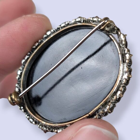 Vintage Onyx Oval Brooch - Picture 4 of 7